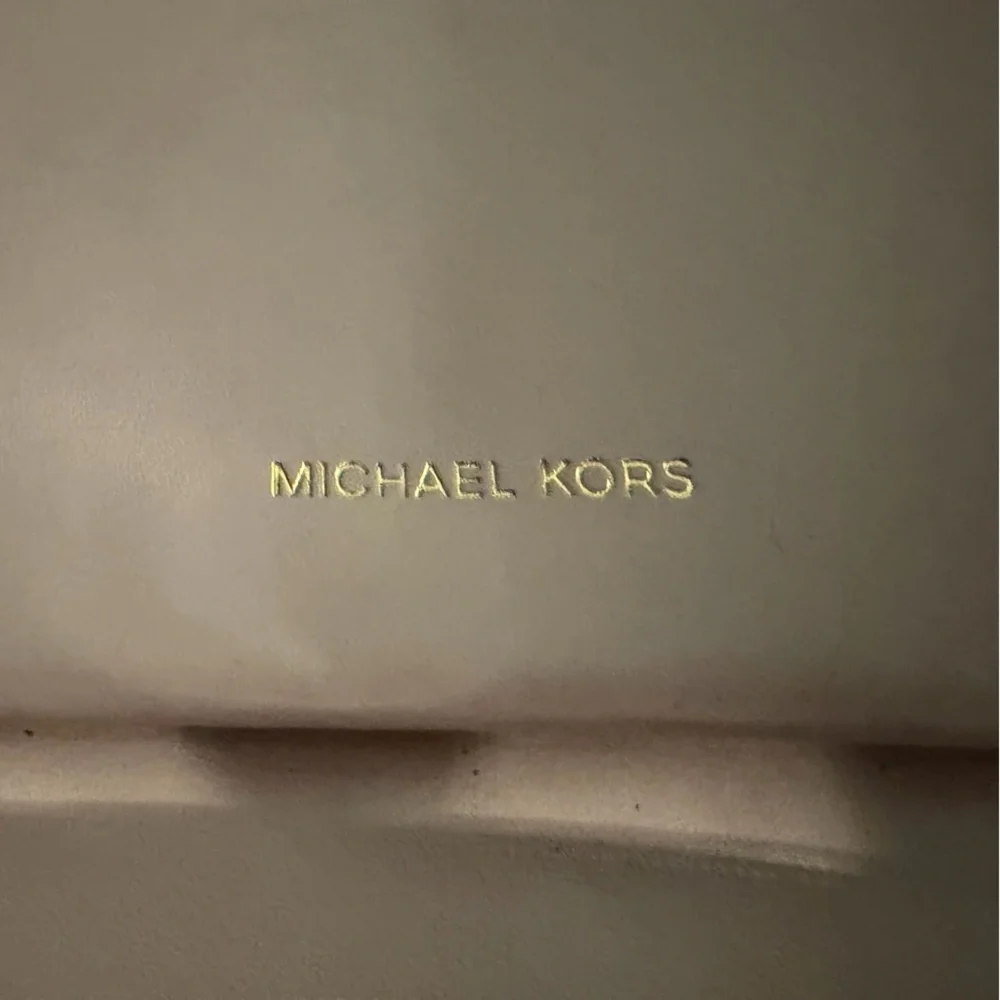 Michael Kors Blush Quilted Wristlet - Picture 10 of 12
